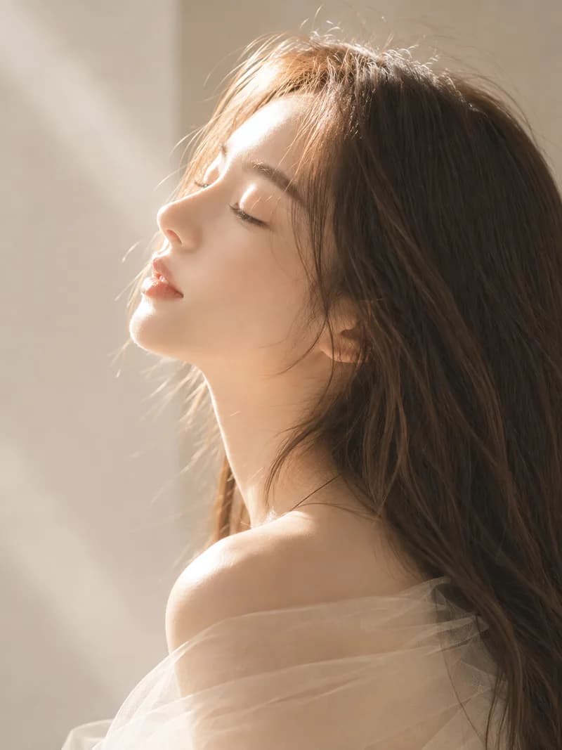 눈을 감은 옆모습